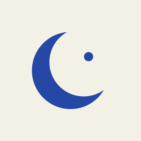 Crescent — Papieruntersetzer mit Mond und Stern. Kollektion Blue Shapes. Farben: Kobaltblau und Creme.